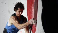 Tři čeští reprezentanti postoupili do semifinále mistrovství světa v lezení na obtížnost. Obhájce stříbra Adam Ondra v kvalifikaci obsadil desátou příčku