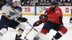 Obránce Radko Gudas (vpravo) v dresu Washingtonu Capitals