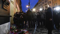 Slovenská prezidentka Zuzana Čaputová položila 12. listopadu 2019 věnec k památníku 17. listopadu na Národní třídě v Praze při příležitosti 30. výročí sametové revoluce.