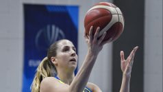 Utkání Evropské ligy basketbalistek: USK Praha - Gdyně. Zleva Marissa Lee Kastaneková z Gdyně a Ivana Dojkičová z USK Praha.