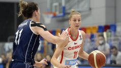 Basketbalistka Kateřina Elhotová v zápase proti Slovensku