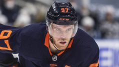 Hokejový útočník Connor McDavid