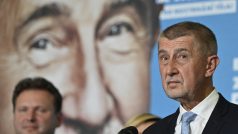 Premiér Andrej Babiš (ANO) předstoupil před novináře krátce před 20. hodinou večer