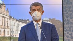 Ministr zdravotnictví Adam Vojtěch a premiér Andrej Babiš