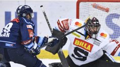 Marek Zachar z Liberce a brankář Sparty Matěj Machovský