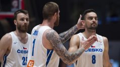 Čeští basketbaloví reprezentanti David Jelínek, Patrik Auda a Tomáš Satoranský