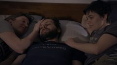 V polykule jeden ze zúčastněných po krátkém čase působí dojmem, že se ocitá dost na okraji dvojice, která si zařizuje život bez ohledu na něj