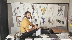 Gianni Versace ve své dílně v Itálii v roce 1985.