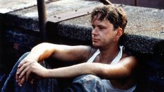 Tim Robbins jako Andy ve filmu Vykoupení z věznice Shawshank.