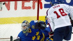 Miroslav Šatan střílí gól Švédsku na mistrovství světa v roce 2002