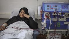 Gaza trpí vážnou energetickou krizí už čtvrtý měsíc, a že v uplynulém půlroce dokázaly dodávky proudu pokrýt jen čtvrtinu spotřeby. Nemocnice musí spoléhat na generátory, které nejsou určeny k nepřetržitému používání.