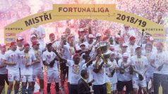 Fotbalisté Slavie slaví ligový titul