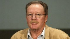 Zemřel Michael Chapman