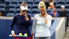 Barbora Krejčíková s Kateřinou Siniakovou v semifinále čtyřhry na US Open