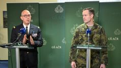 Vrchní velitel spojeneckých sil pro transformaci Philippe Lavigne a náčelník Generálního štábu Armády ČR Karel Řehka vystoupili na briefingu po vzájemném jednání