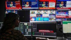 Záběr do newsroomu turecké televize Halk TV