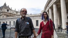 Dvojice aktivistů Guido Viero a Ester Goffiová v soudu ve Vatikánu