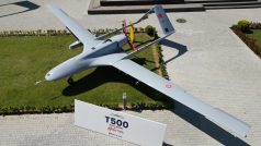 Dron Bayraktar T500 vystavený v Istanbulu