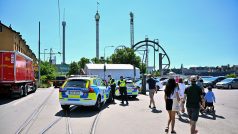 V zábavním parku ve Stockholmu se vykolejil vozík horské dráhy a zřítil se