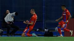 Útočník Plzně Tomáš Chorý slaví vítězný gól v zápase proti Dinamu Záhřeb
