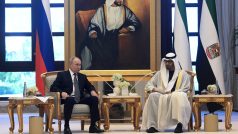 Ruský prezident Vladimir Putin při setkání s prezidentem Spojených arabských emirátů, šejkem Nahajánem