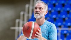 Ivan Trojan na tréninku basketbalové Opavy