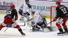 Hokejisté Hradce Králové ve třetím zápase předkola play off proti Vítkovicím. Východočeši vyhráli 3:1 a po vítězství 3:0 v sérii postupují do čtvrtfinále