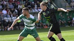 Fotbalista Jablonce Filip Souček v souboji z Erikem Prekopem z Bohemians