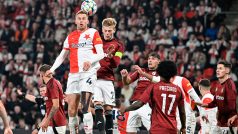 Fotbalisté Slavie ovládli derby pražských S