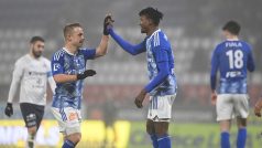 Fotbalisté Olomouce v dohrávce 15. kola první ligy porazili v přesilovce po obratu Slovácko 2:1 a poskočili na šesté místo tabulky