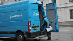 Pošťák dánské státní pošty NordPost