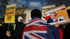 Protest proti přesunu čínské ambasády v Londýně