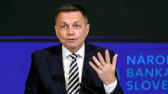Guvernér Národní banky Slovenska Peter Kažimír na tiskové konferenci