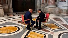 Donald Trump a Volodymyr Zelenskyj se sešli v bazilice svatého Petra ve Vatikánu