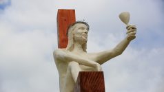 Socha Ježíše Krista s vínem od Marka Laciny
