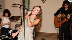 Miley Cyrus na release party desky Something Beautiful
