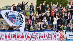 Fanoušci fotbalového Vyškova na stadionu v Drnovicích