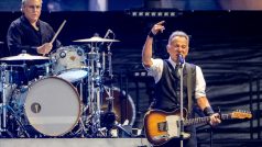 Koncert amerického zpěváka a kytaristy Bruce Springsteena za doprovodu kapely The E Street Band v Praze,  15. června 2025