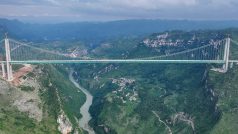 Nejvyšší most na světě - Chua-ťiang Canyon Bridge v čínské provincii Kuej-čou