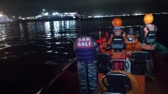 Záchranáři pátrají po přeživších z potopeného trajektu u Bali