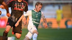 Záložník Jablonce Michal Beran utíká sparťanskému obránci Pavlu Kadeřábkovi