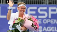 Marie Bouzková v prvním kole prestižního turnaje v Praze vyhrála ve dvou setech a navíc v narozeninový den dostala 27 růží
