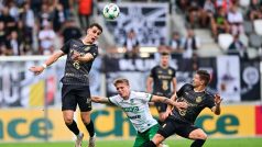 Zleva Alexandr Sojka z Hradce Králové, Albert Labík z Karviné a Václav Pilař z Hradce Králové.