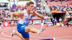 Michal Rada v závodě na 400 metrů překážek