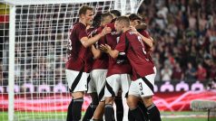 Fotbalisté Sparty slaví gól proti Araratu v domácím zápase 3. předkola Konferenční ligy