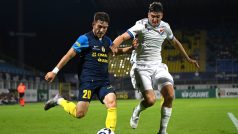 Nikita Iosifov z Celje v souboji s Karlem Pojezným z Ostravy