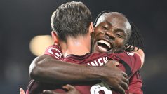 Emmanuel Uchenna se raduje z třetího gólu