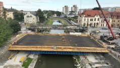 Stavba nového mostu přes řeku Opavu v Opavě