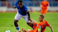 Dennis Owusu z Ostravy a Žan Karničnik z Celje