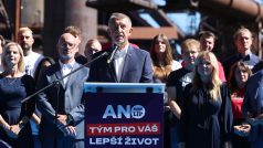 Šéf hnutí ANO Andrej Babiš při startu kampaně v Dolních Vítkovicích